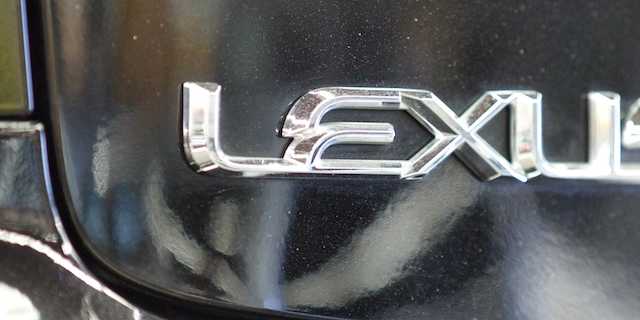 Lexus with partial logo in San Carlos getting serviced